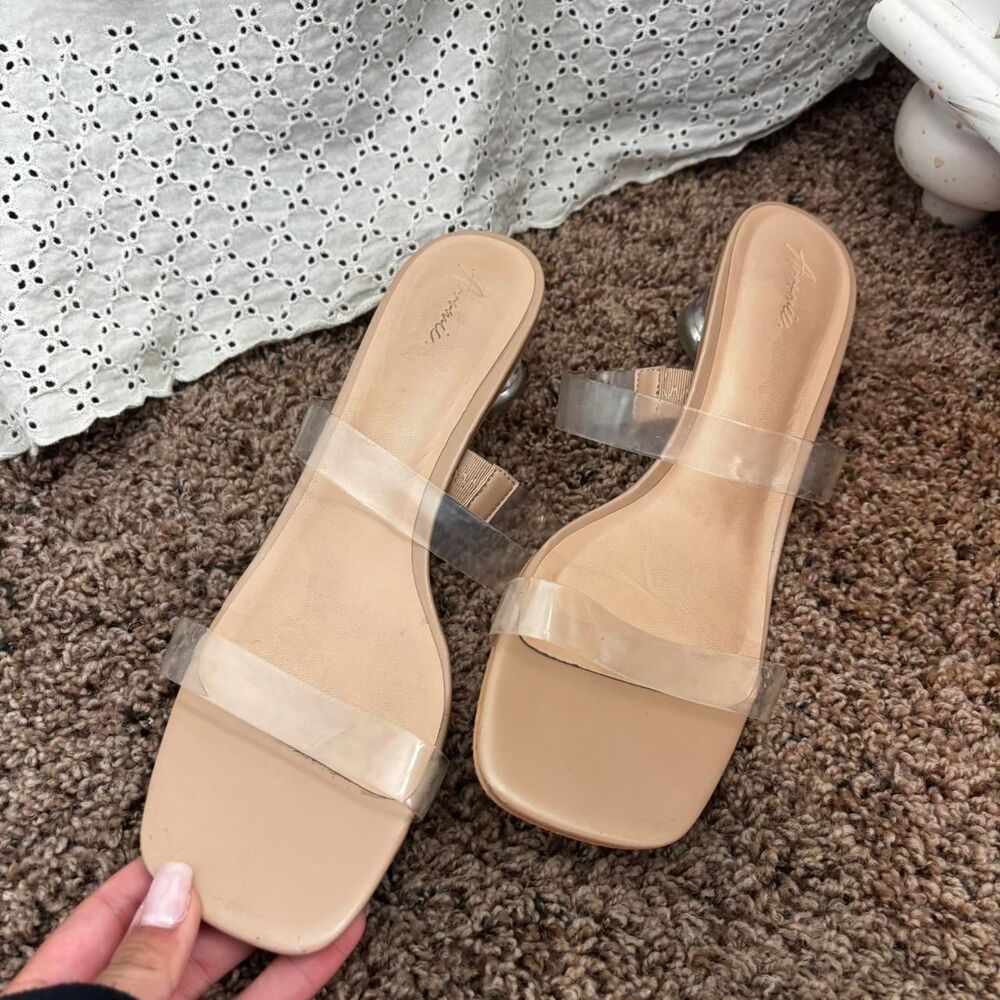 AMAZON Clear Strappy Low Women's Tan Sz 9 Nude Square Flat Formal Sandals Heels